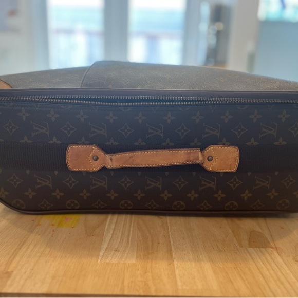Louis Vuitton suitcase with wheels, authentic monogram carryon - Picture 11 of 13